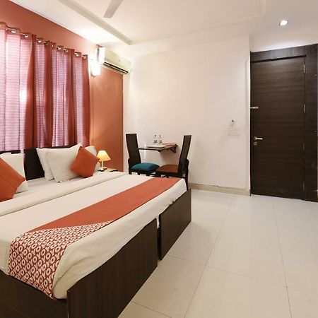 Oyo Flagship 387 Moulsari Avenue Hotel Gurgaon Ngoại thất bức ảnh