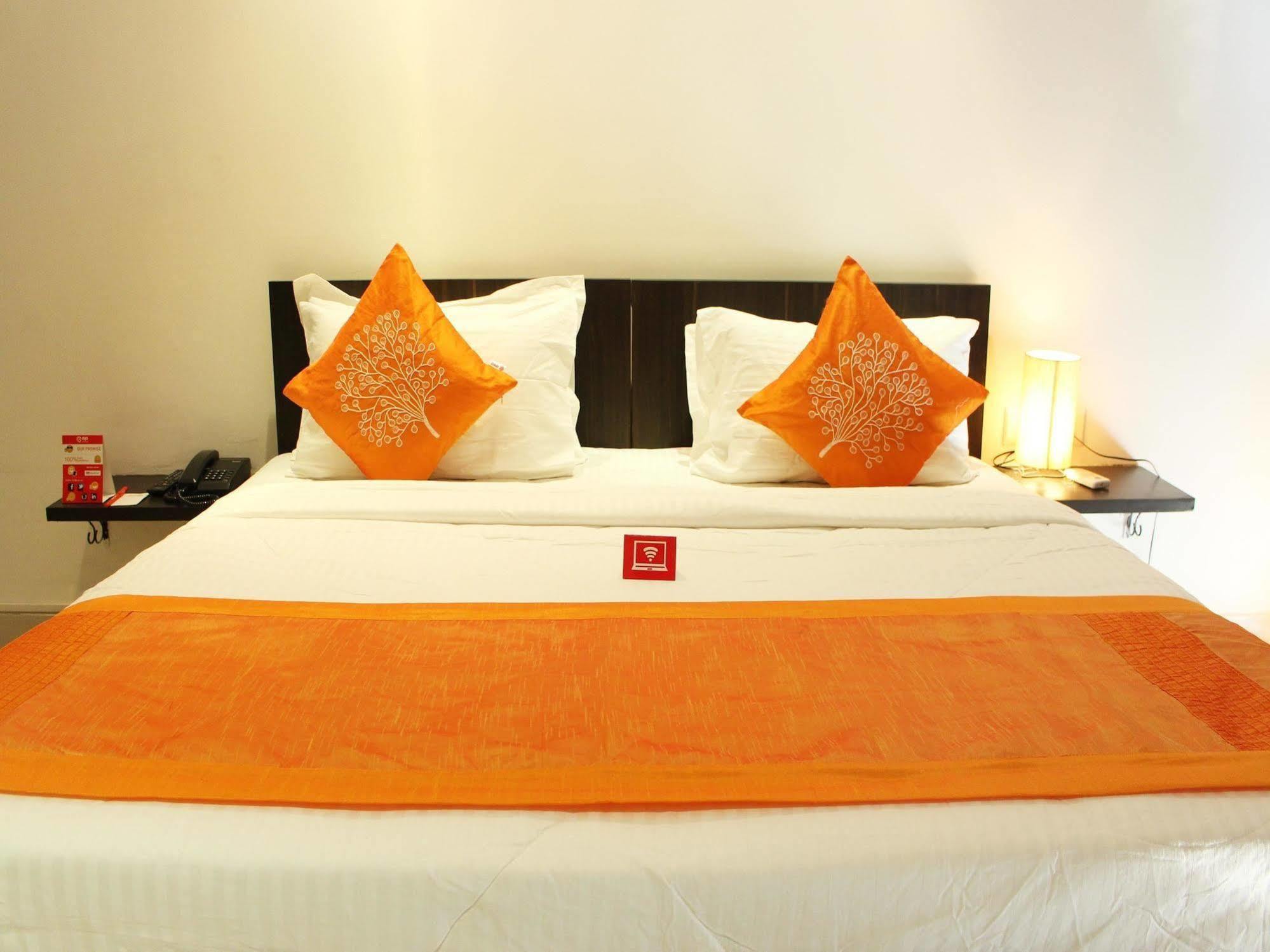 Oyo Flagship 387 Moulsari Avenue Hotel Gurgaon Ngoại thất bức ảnh