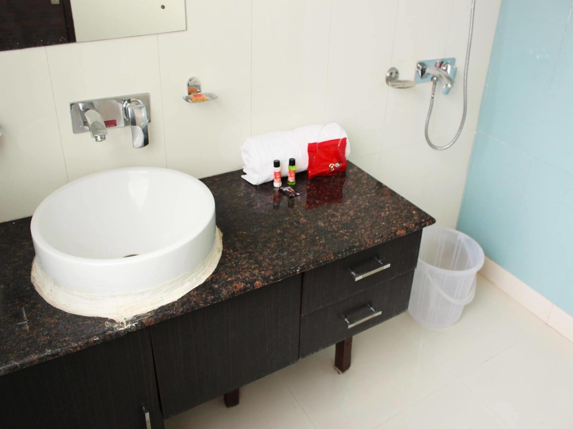 Oyo Flagship 387 Moulsari Avenue Hotel Gurgaon Ngoại thất bức ảnh