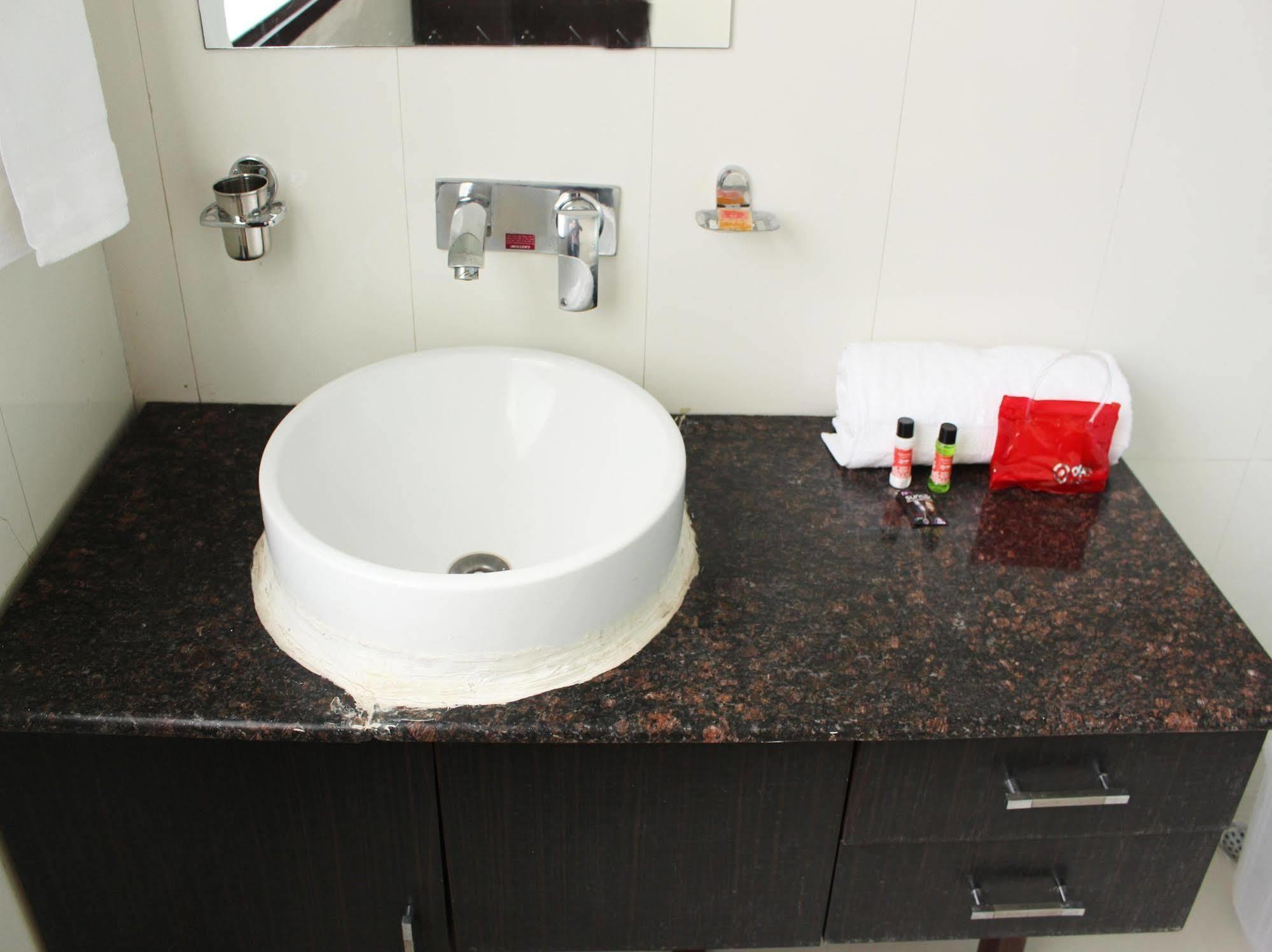 Oyo Flagship 387 Moulsari Avenue Hotel Gurgaon Ngoại thất bức ảnh