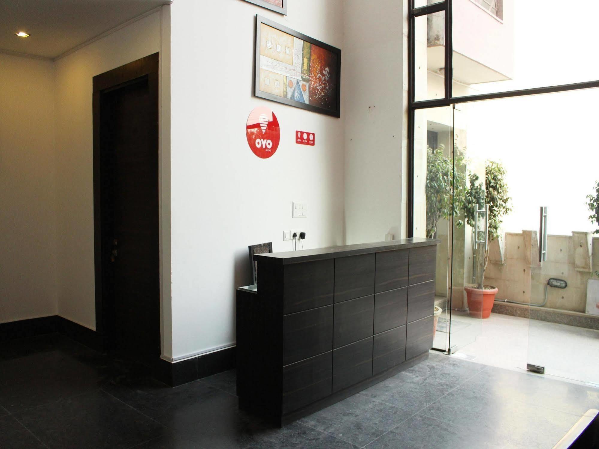 Oyo Flagship 387 Moulsari Avenue Hotel Gurgaon Ngoại thất bức ảnh