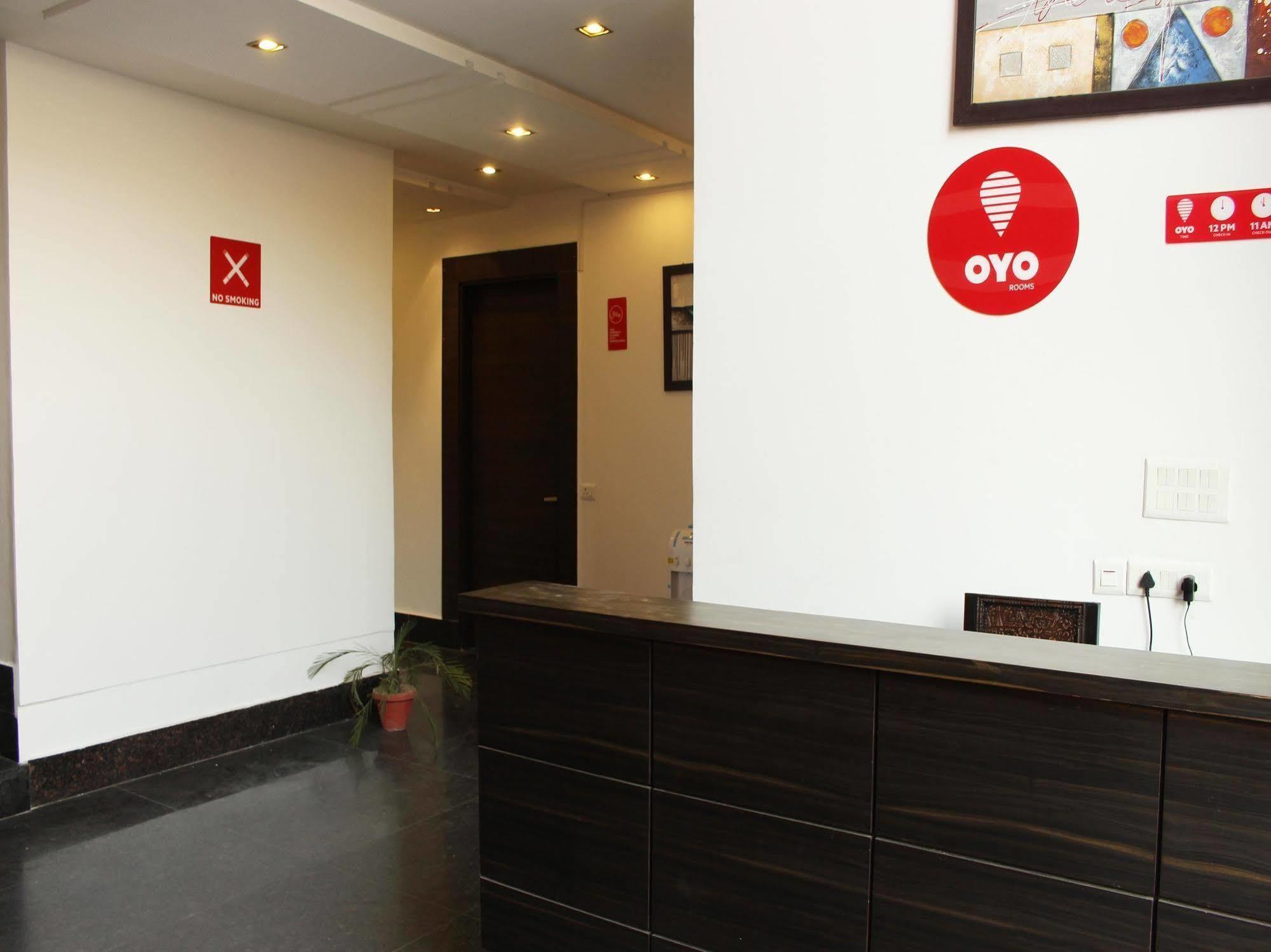Oyo Flagship 387 Moulsari Avenue Hotel Gurgaon Ngoại thất bức ảnh
