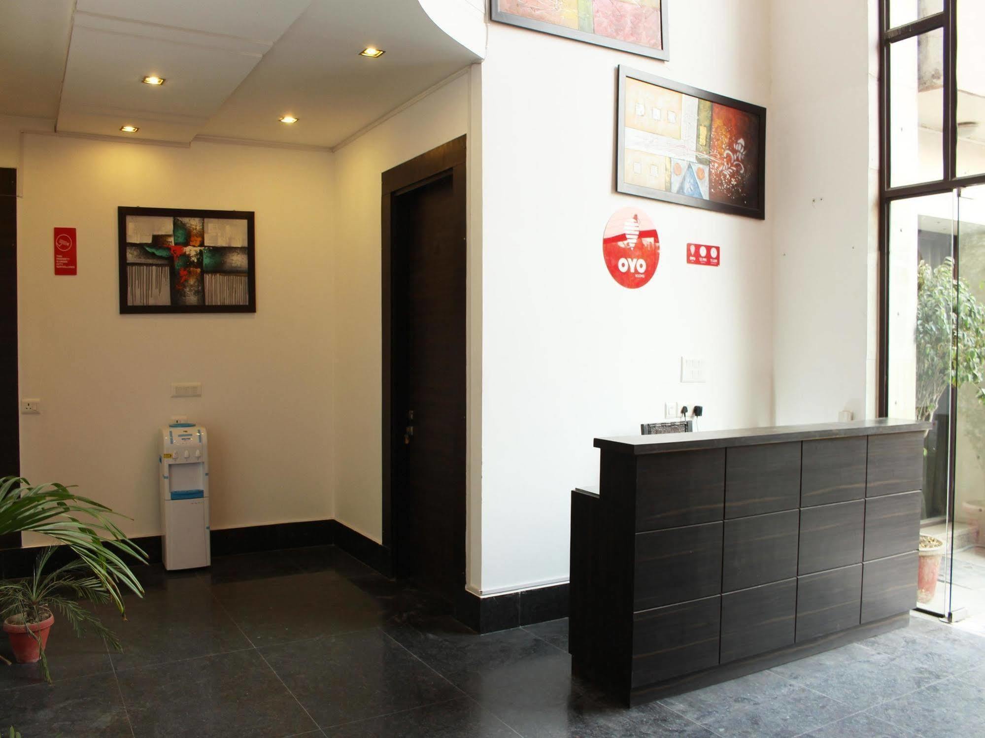 Oyo Flagship 387 Moulsari Avenue Hotel Gurgaon Ngoại thất bức ảnh