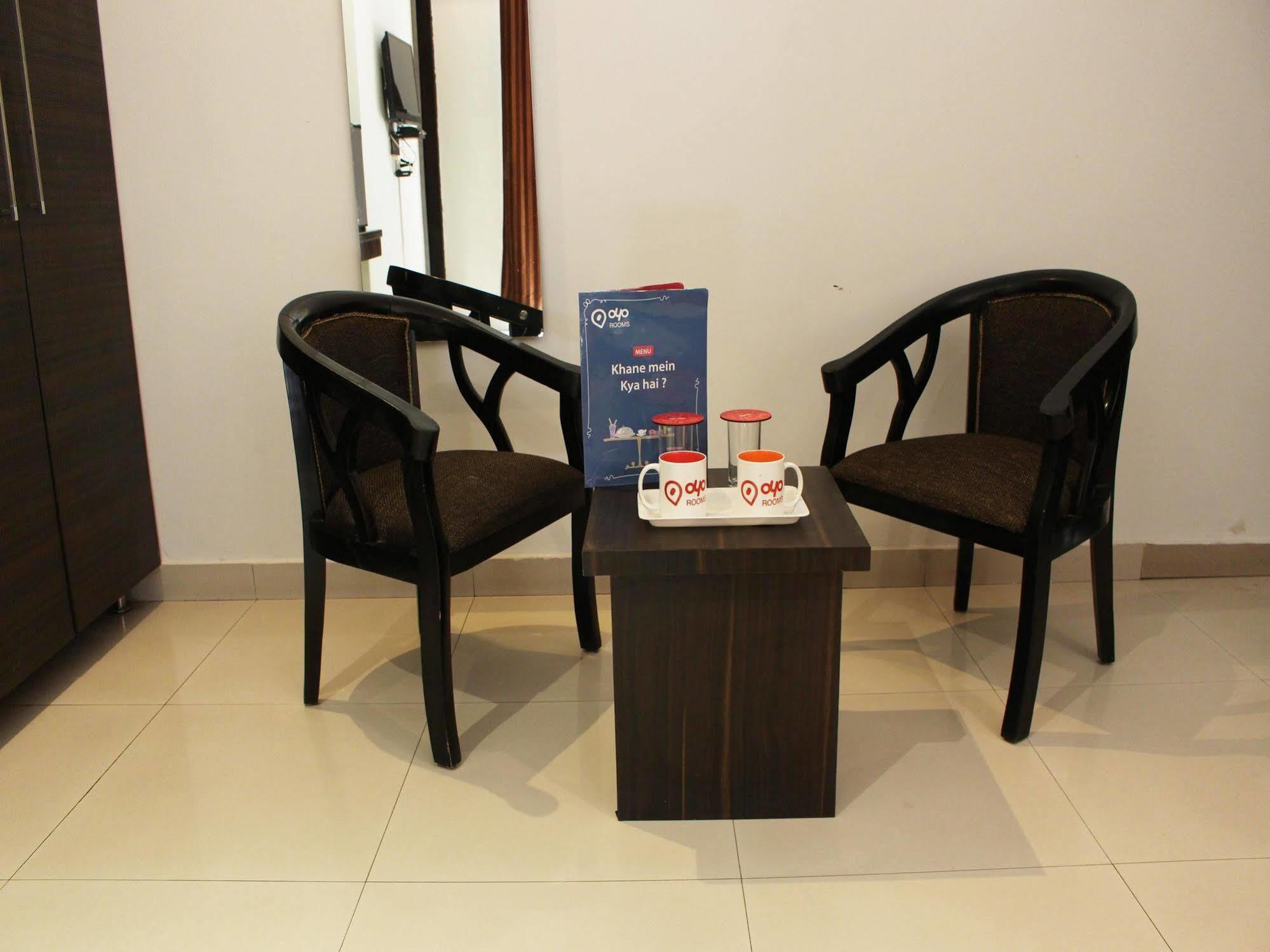 Oyo Flagship 387 Moulsari Avenue Hotel Gurgaon Ngoại thất bức ảnh