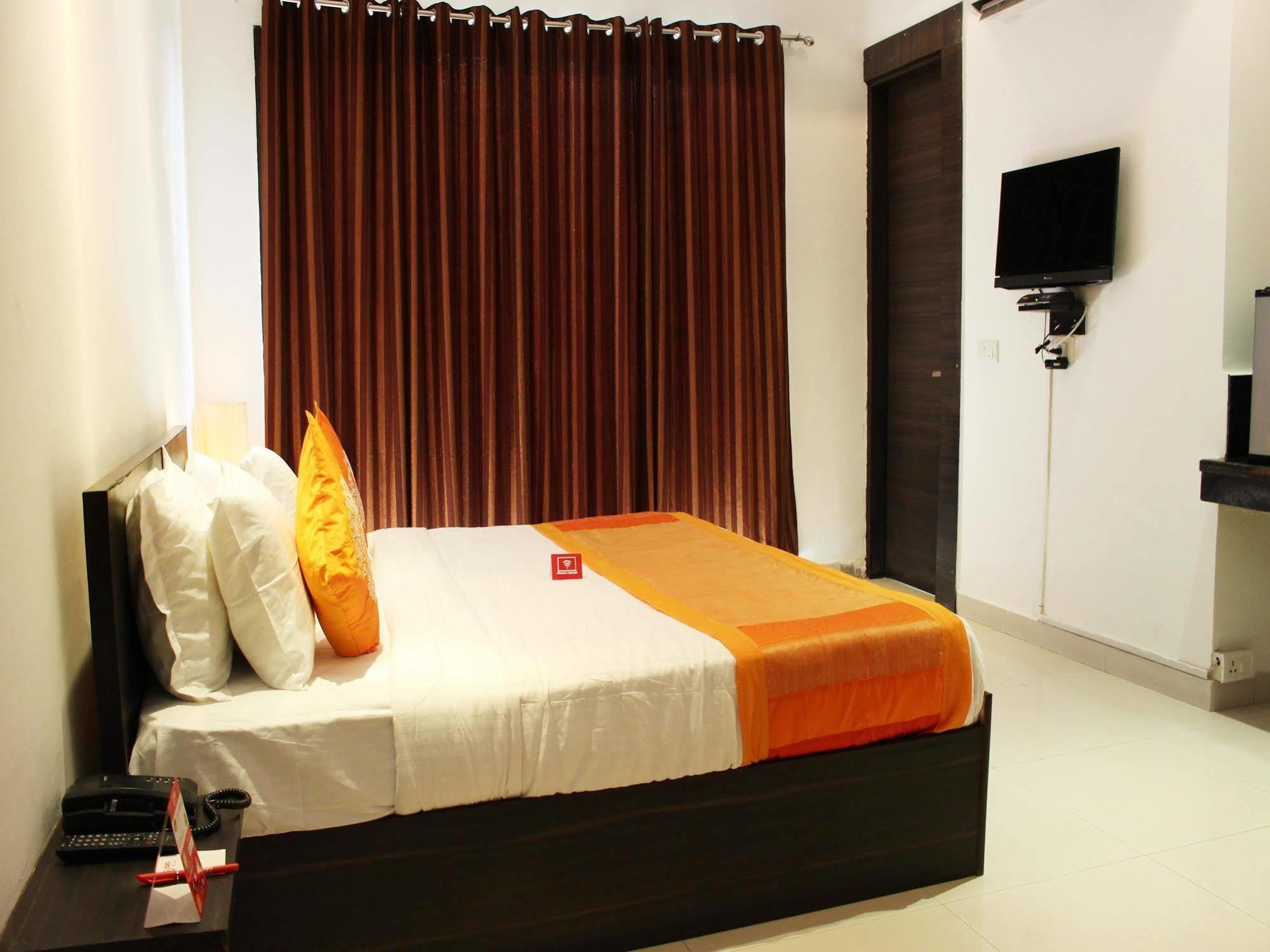 Oyo Flagship 387 Moulsari Avenue Hotel Gurgaon Ngoại thất bức ảnh