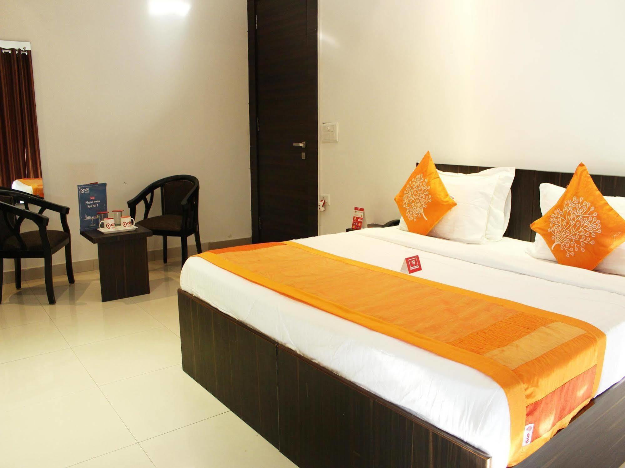 Oyo Flagship 387 Moulsari Avenue Hotel Gurgaon Ngoại thất bức ảnh