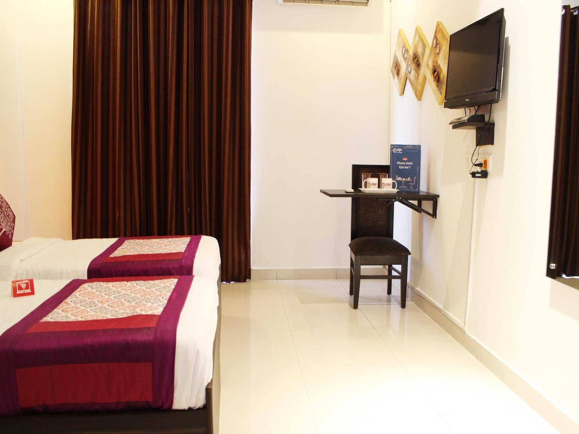 Oyo Flagship 387 Moulsari Avenue Hotel Gurgaon Ngoại thất bức ảnh