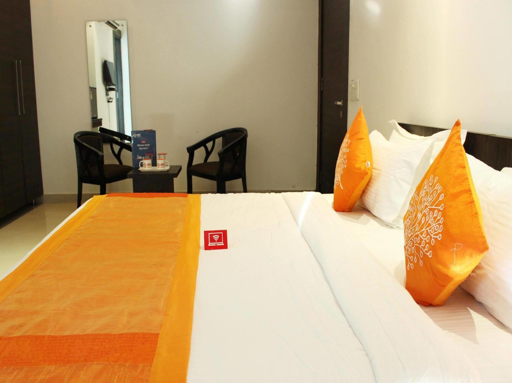 Oyo Flagship 387 Moulsari Avenue Hotel Gurgaon Ngoại thất bức ảnh