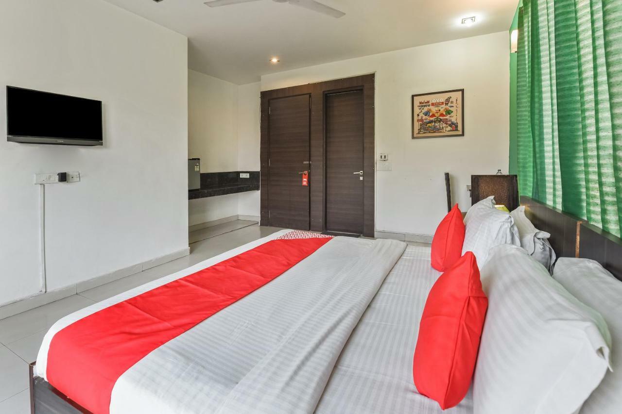 Oyo Flagship 387 Moulsari Avenue Hotel Gurgaon Ngoại thất bức ảnh