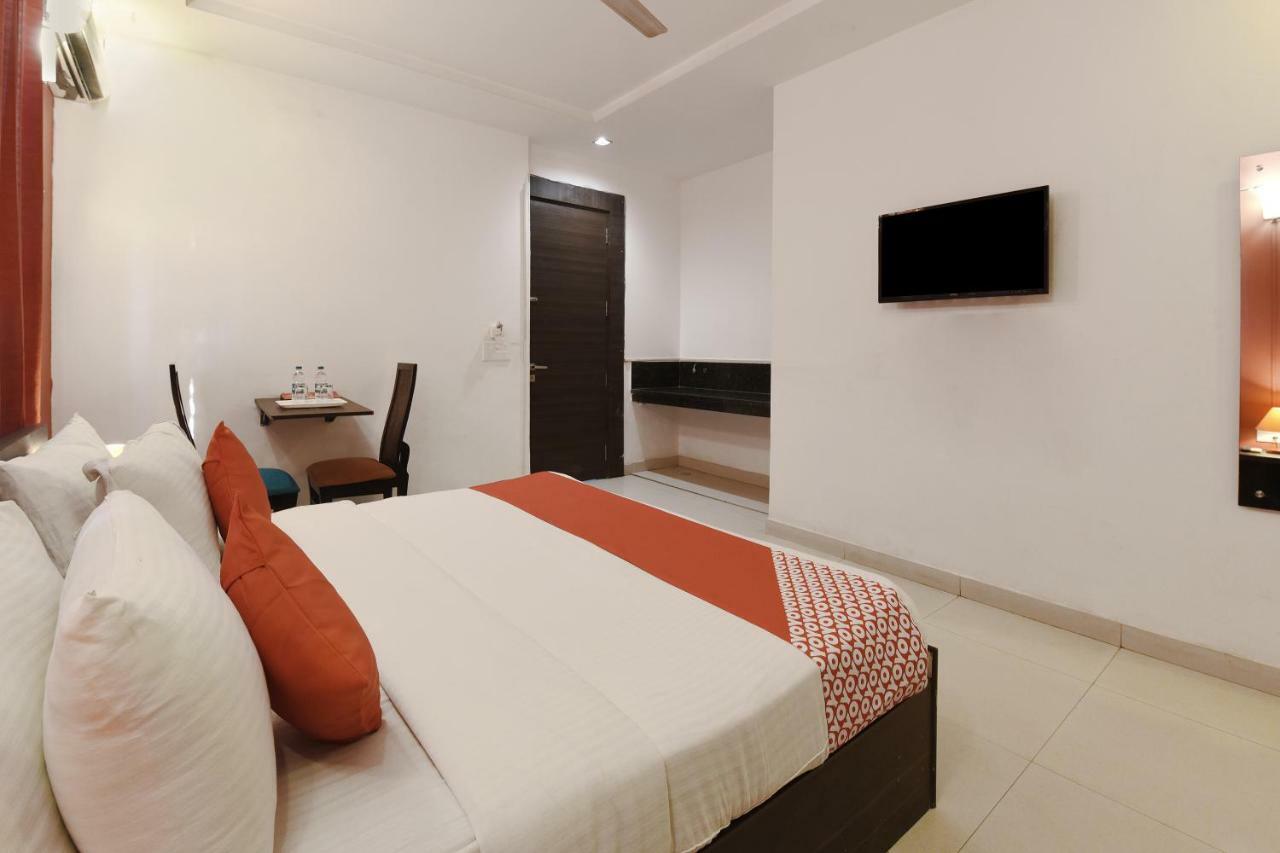 Oyo Flagship 387 Moulsari Avenue Hotel Gurgaon Ngoại thất bức ảnh