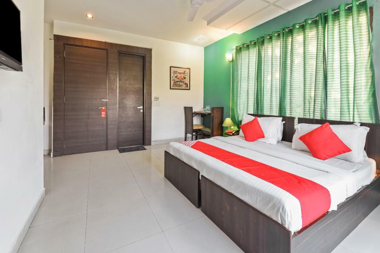 Oyo Flagship 387 Moulsari Avenue Hotel Gurgaon Ngoại thất bức ảnh