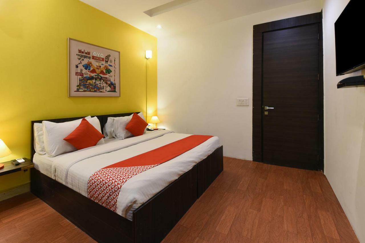 Oyo Flagship 387 Moulsari Avenue Hotel Gurgaon Ngoại thất bức ảnh