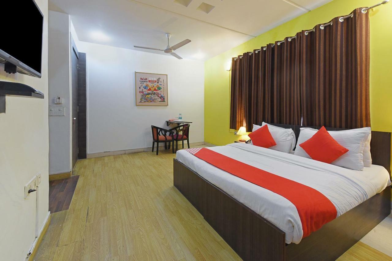 Oyo Flagship 387 Moulsari Avenue Hotel Gurgaon Ngoại thất bức ảnh
