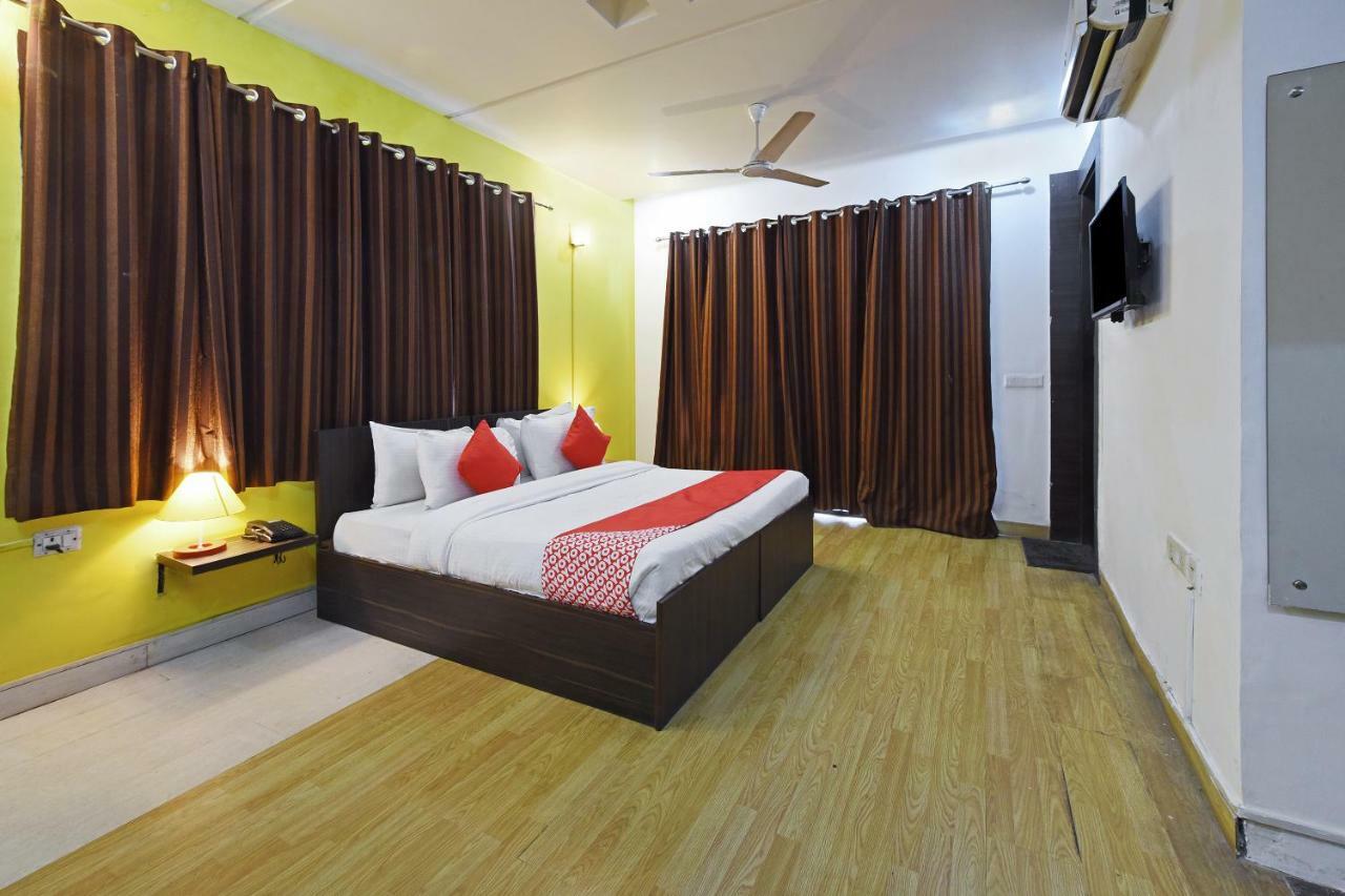 Oyo Flagship 387 Moulsari Avenue Hotel Gurgaon Ngoại thất bức ảnh