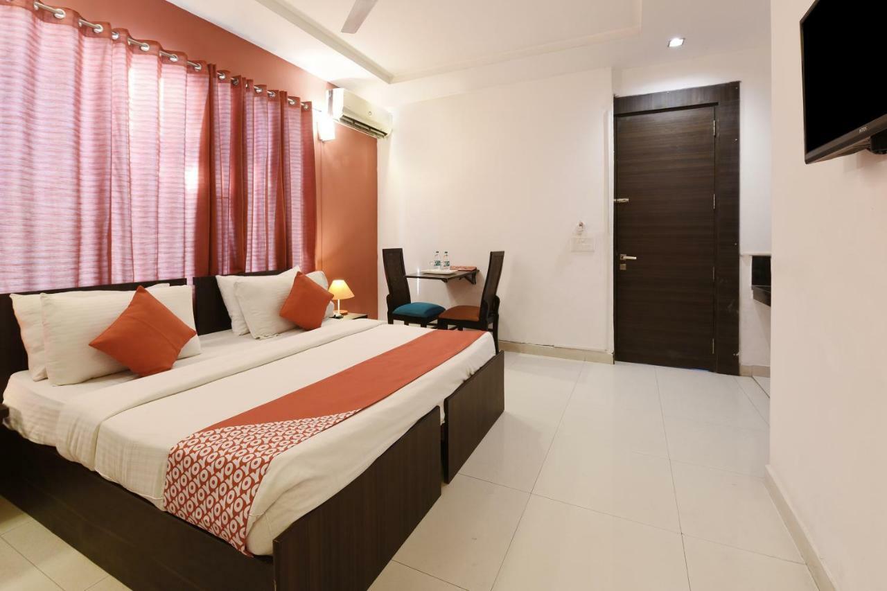 Oyo Flagship 387 Moulsari Avenue Hotel Gurgaon Ngoại thất bức ảnh