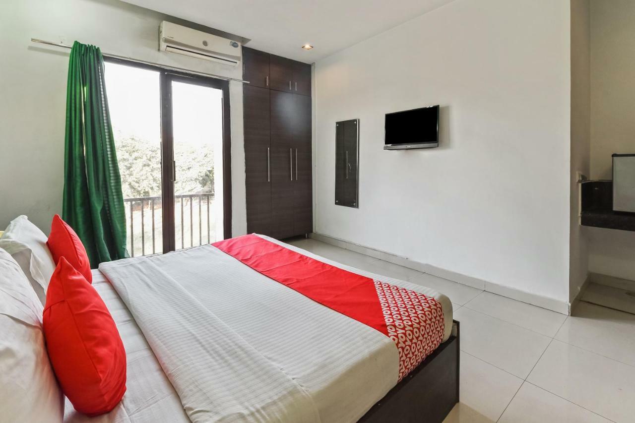 Oyo Flagship 387 Moulsari Avenue Hotel Gurgaon Ngoại thất bức ảnh